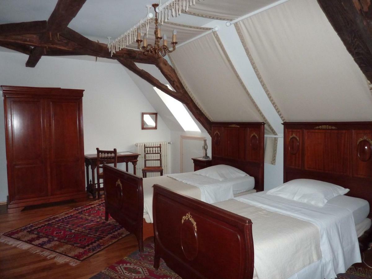 Chateau-Gaillard Corbelin Buitenkant foto